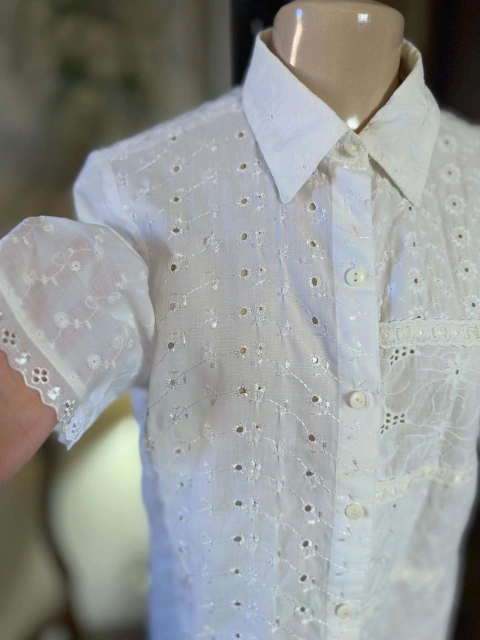 Camisa vintage branca em laise
