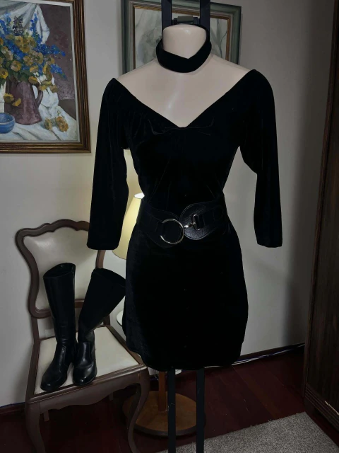 Vestido curto de veludo preto