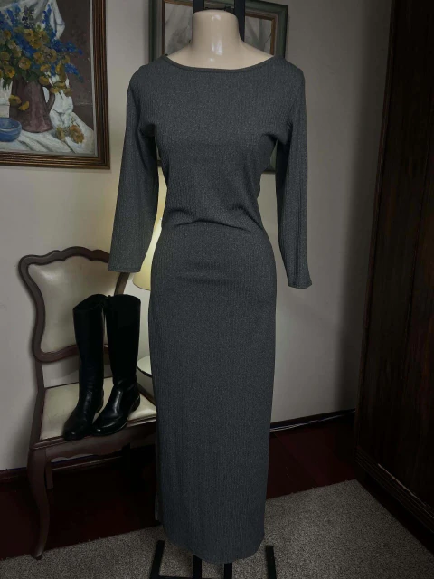 Vestido midi cinza canelado