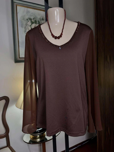 Blusa marrom vintage com bordado
