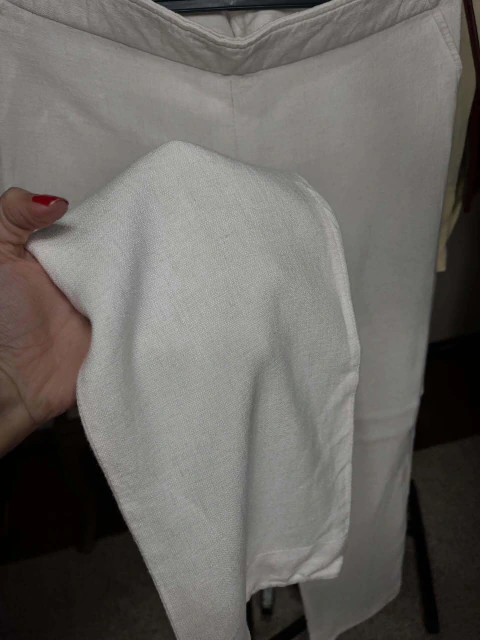 Calça social em linho na cor cru