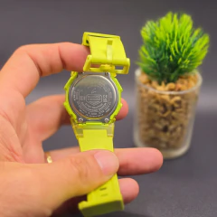 Casio G-Shock G-SQUAD Bluetooth GBD-200-9 (versão em resina semitransparente verde-limão / amarelo - Um Tempo Bizarro