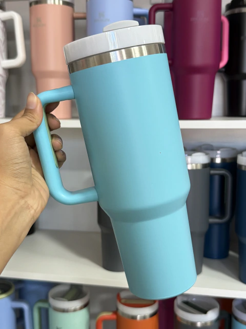 COPO TÉRMICO 1.200ML LISO C/CANUDO DE PLÁSTICO - comprar online