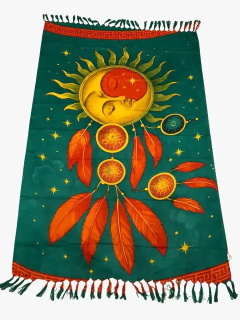 Canga Estampada de Sol e Lua com Penas e Franjas Verde