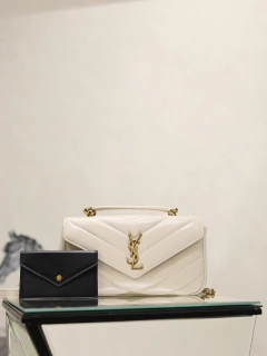 Bolsa LOULOU pequena em couro de cordeiro matelassê