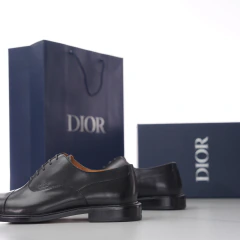 Sapato Dior na internet