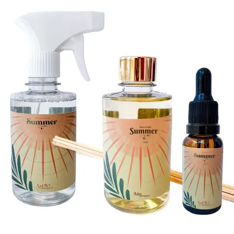 Sinta a essência do verão em cada canto da sua vida. O Kit Summer Ari Marquezi reúne os três produtos da linha Summer em uma combinação perfeita para quem quer criar uma identidade olfativa completa, sofisticada e marcante no lar, nas roupas e onde mais d
