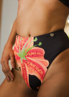 Hot Pants Maresia Flor na internet