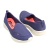 Tênis feminino slip-on, na cor azul, com cabedal em tecido respirável e design moderno. Possui calce prático sem cadarço e solado branco leve e flexível, proporcionando conforto para o uso no dia a dia.
