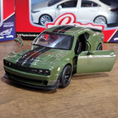 Miniatura Carrinho Dodge Challenger SRT California 1:44 na internet