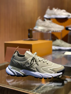 Tênis Louis Vuitton Runner Tatic na internet