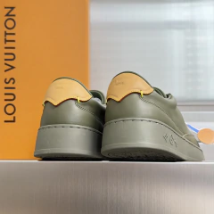 Tênis Louis Vuitton Flash na internet