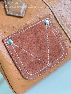 Bolsa Louis Vuitton Speedy P9 Bandoulière 25 feita de couro exótico de avestruz. na internet