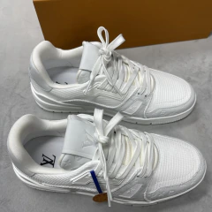 Tênis Louis Vuitton LV Trainer na internet