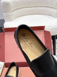Loro Piana Summer Walk na internet