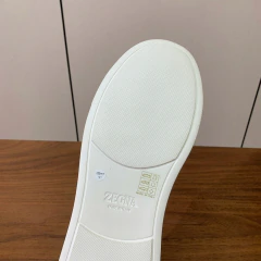 Zegna Triple Stitch na internet