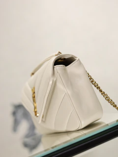Bolsa LOULOU pequena em couro de cordeiro matelassê - comprar online