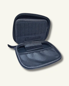 Case Média Full Print Sadhú Marrom na internet