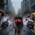 Mochila Loy Owl con pantalla LED para moto, color negro
Pantalla LED encendida de la Mochila Loy Owl de noche
Motociclista con la Mochila Loy Owl y luces LED en la carretera
Interior de la Mochila Loy Owl con espacio para casco y notebook
Puerto USB de ca