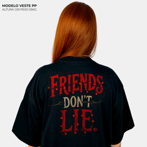 Camiseta Oversized Preta Friends Don't Lie