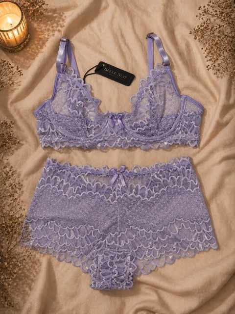 Conjunto de encaje. Corpiño con arco y culotte