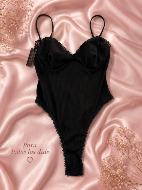 Body de algodón con puntilla