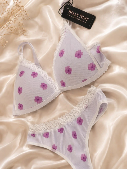 Conjunto floreado Lila. Corpiño tazasoft y colaless