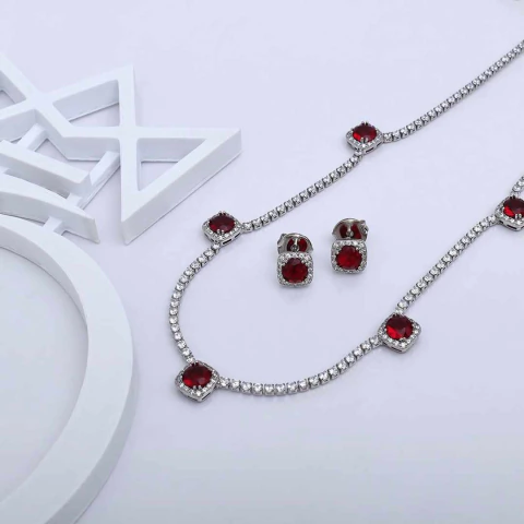 Conjunto Brinco e Colar Quadrado Cravejado Vermelho Prateado