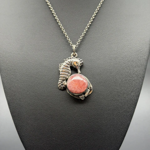 Dije El Tesoro del Caballito de Mar Rodocrosita II — Plata 925 con Piedra Semipreciosa