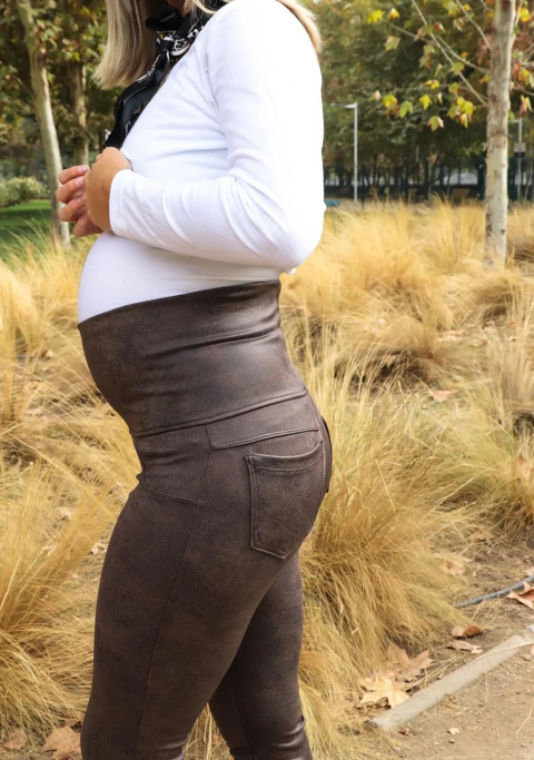 Pantalón Maternal Eco Cuero Café