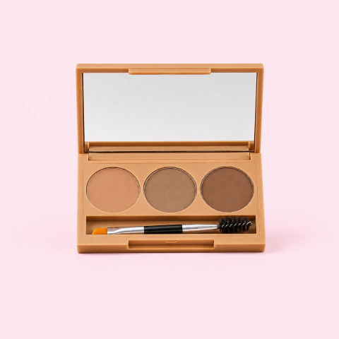 Trío de Cejas Focus de Atenea Profesional con tonos para definir, rellenar y dar forma a las cejas, logrando un acabado preciso, natural y de larga duración. 