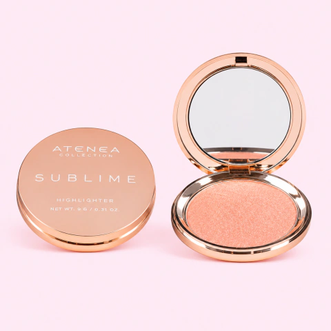 Iluminador Efecto Húmedo Sublime de Atenea Profesional con acabado glow de efecto húmedo, textura ligera y alta luminosidad para realzar el rostro con un brillo natural y duradero. ✨