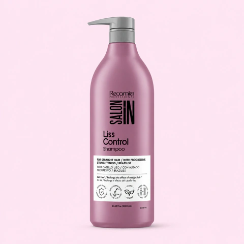 Shampoo Liss Control Salon In Recamier con extracto de lichi, proteínas de seda y keratina vegana para controlar el frizz y mantener el cabello liso.