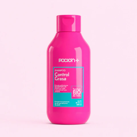 Shampoo Control Grasa La Poción de 450 ml con bicarbonato de sodio y bioactivos marinos para regular el exceso de grasa y purificar el cuero cabelludo.