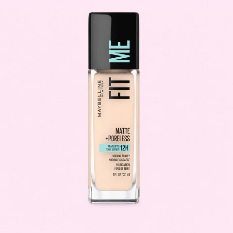 Base Fit Me Matte + Poreless Maybelline de cobertura media y acabado mate para piel normal a grasa.