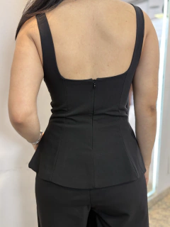 BLUSA PEPLUM AQUA EM ALFAIATRIA BORDO E PRETO - loja online
