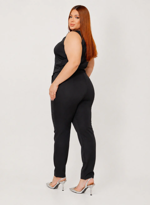 Colete Feminino Plus Size Alfaiataria Decote em V Fechamento Frontal - comprar online