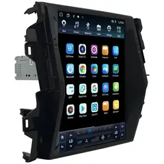 Central multimídia Tesla de 12,1 polegadas para Toyota SW4 2016 a 2025 com ar digital, exibida em perspectiva com tela Android e moldura integrada.