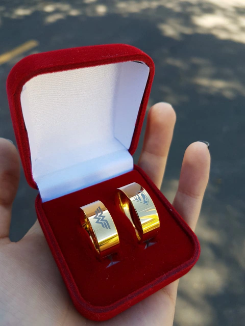Par de Alianças de Noivado e Casamento Pacifico 8mm Mulher Maravilha e Super Homem Tungstênio Original