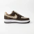 Nike Air Force 1 Low x LV de costado
