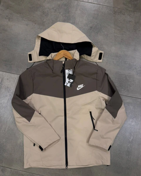 CAMPERA NIKE ROMPEVIENTO 12