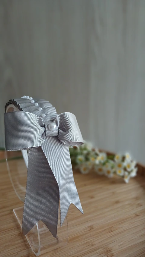 Tiara com Laço e Pérolas