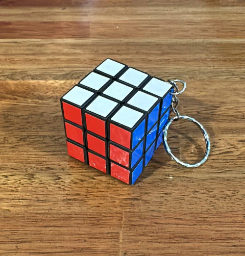 LLAVERO CUBO