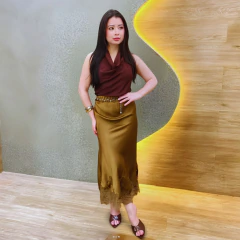 Conjunto Saia Midi Acetinada com Renda e Blusa Degagê – Edição Alfaiataria Zac na internet
