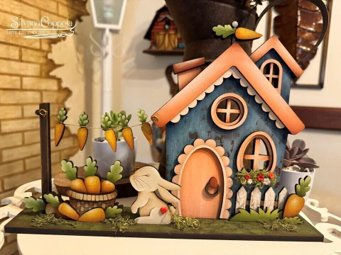 Decoração de Mesa - Casa Coelho com Varal de Cenoura