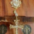 Terço Divino Espírito Santo cristais champanhe em metal dourado