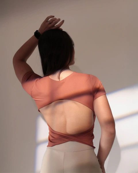 Blusa Aura Costas Abertas