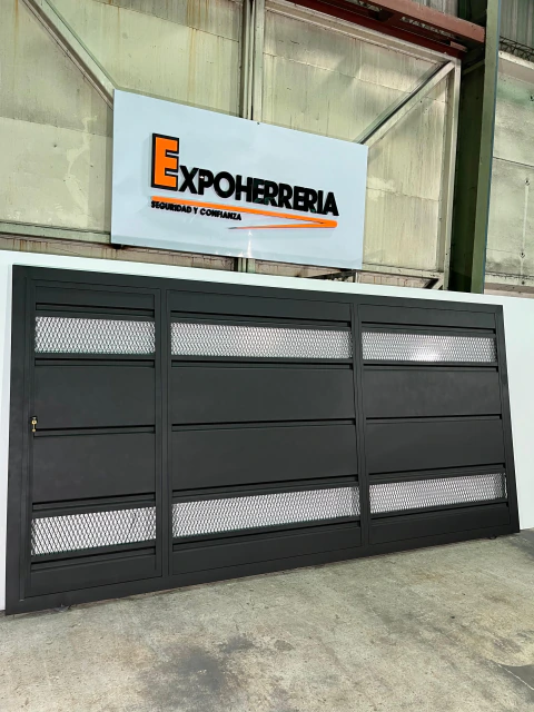 Portón Corredizo 3.50x2.00 c/Puerta de Escape Doble Visor de Malla / MAGNESIO