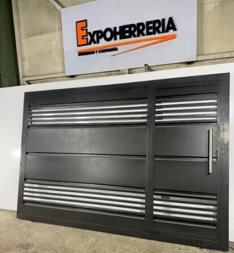 Portón Corredizo 3.00x2.00 c/Puerta de Escape Doble Visor de Caño / BORO