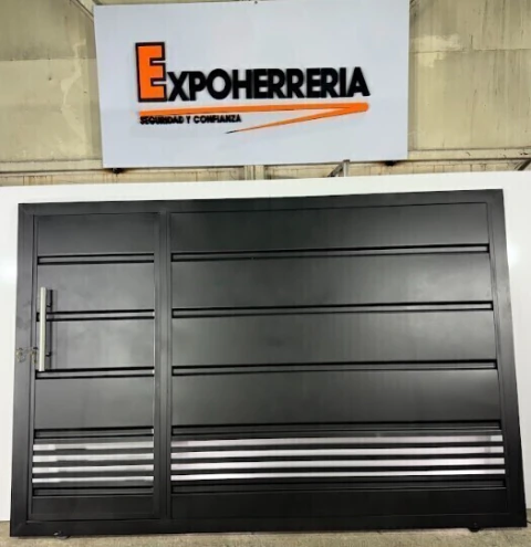 Portón Corredizo 2.50x2.00 c/Puerta de Escape Visor de Caño / TITANEO